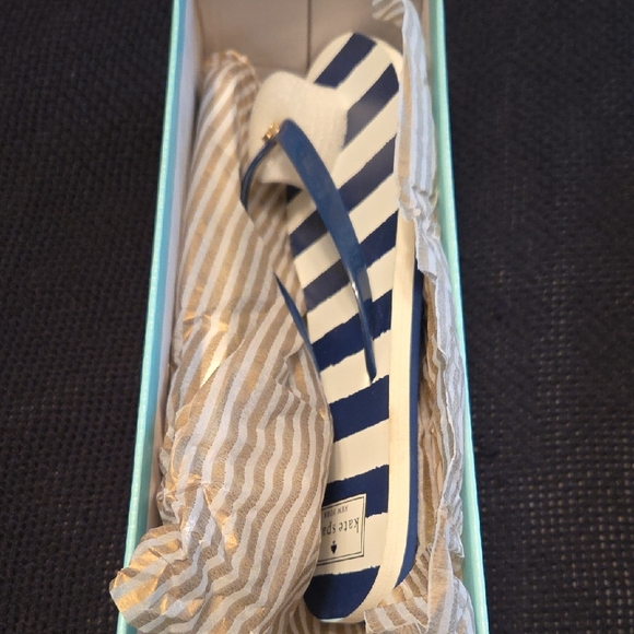 Kate Spade NWT in Box Blue and White Striped Flip Flops...size 8m - Picture 6 of 6